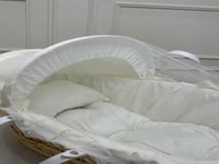 مهد مواليد (سلة موسى) + قاعدة لون خشبي