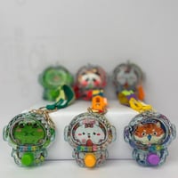 سلسلة مفاتيح ضغط الماء رائد فضاء