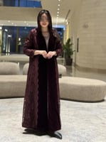 عباية D642 - قماش مخمل بتدخيلات دانتيل - عنابي