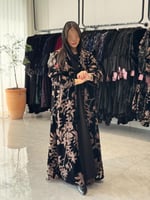 عباية D703 - شتوية قماش مخمل مورد قصة نصف كلوش