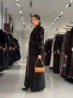 عباية D692 - شتويه قماش مخمل مع شامواه - اسود