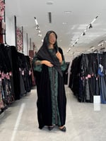 عباية D706- قماش مخمل تدخيلات الدانتيل قصة نصف بشت...