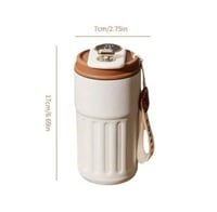 مق كوب قهوة ذكي مع شاشة عرض درجة الحرارة معزول حرا...