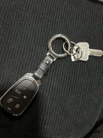 سلسلة مفاتيح ميدالية إبداعية ومثالية لريموت السيار...