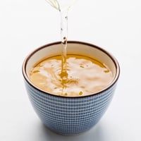 كوب سيراميك كورتادو 135 لون ازرق بخطوط مكسرة