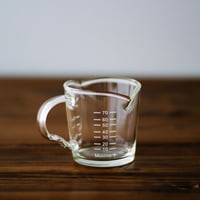 كوب معياري متدرج مع وجود فوهتين