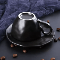 كوب كابتشينو بورسلان اسود تصميم ياقطين 220 مل