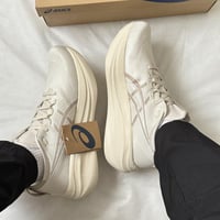 Gel Nimbus 27 'Birch Feather Grey