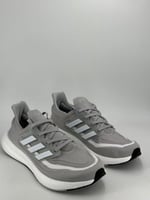 حذاء للرياضة من اديداس الترابوست