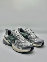 حذاء نايكي V2K run