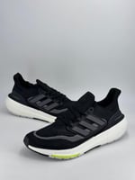حذاء للرياضة من اديداس الترابوست