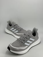 حذاء للرياضة من اديداس الترابوست