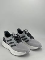 حذاء للرياضة من اديداس الترابوست