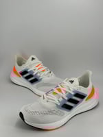 حذاء للرياضة من اديداس الترابوست