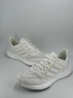 حذاء للرياضة من اديداس الترابوست