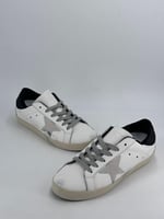 سنيكر نسائي جولدن جوس