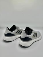 حذاء للرياضة من اديداس الترابوست