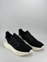 حذاء للرياضة من اديداس الترابوست