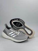 حذاء للرياضة من اديداس الترابوست