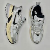 حذاء نايكي V2K run