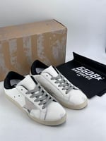 سنيكر نسائي جولدن جوس