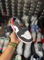 شوز نايك احمر