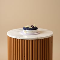 كيك التوت البري مع الورد