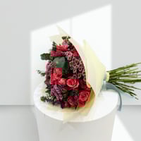 بوكية ببي روز مع الاقحوان