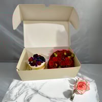 ورد مع كيك جاناش توت