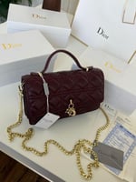 شنط ديور بجميع ملحقاتها