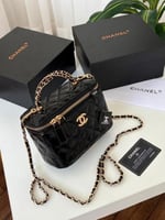 شنطة شانيل بجميع ملحقاتها