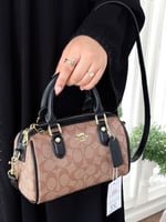 شنط كوتش حجم19