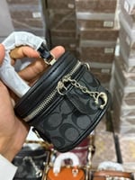 اسود حروف قماش