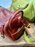 حقيبة يد من الجلد