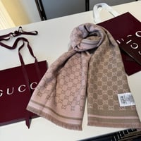 سكارف من ماركة فندي تقاليد عالي