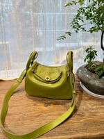 حقيبة يد من الجلد