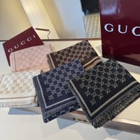 سكارف من ماركة فندي تقاليد عالي