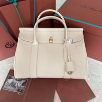 شنطة ماركة لورو بيانا تقليد عالي الجودة