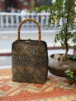 حقيبة مصنوعة من الجلد و الخيزران