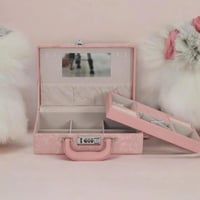 شنطه اكسسوارات على شكل مستطيل مغطاه بالجلد عالي ال...