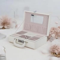 شنطه اكسسوارات على شكل مستطيل مغطاه بالجلد عالي ال...