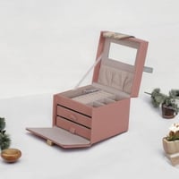 شنطه اكسسوارات حجم وسط من الجلد عالي الجوده