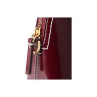 حقيبة نسائية لامعة