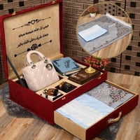 بوكس إهداء نسائي بمميز يشمل شنطه راقيه مع مصحف وطق...