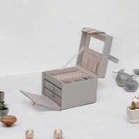 شنطه اكسسوارات حجم وسط من الجلد عالي الجوده