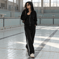 أسود