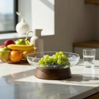 صحن زجاج بقاعدة خشب بني غامق هندي