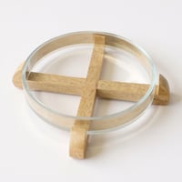 صحن زجاج بقاعدة خشب هندي