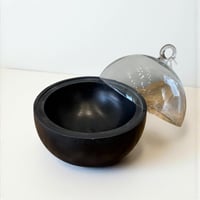 تمرية رخام بغطاء زجاج