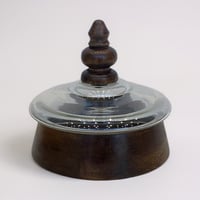 زبدية زجاج بغطاء خشب هندي بني غامق